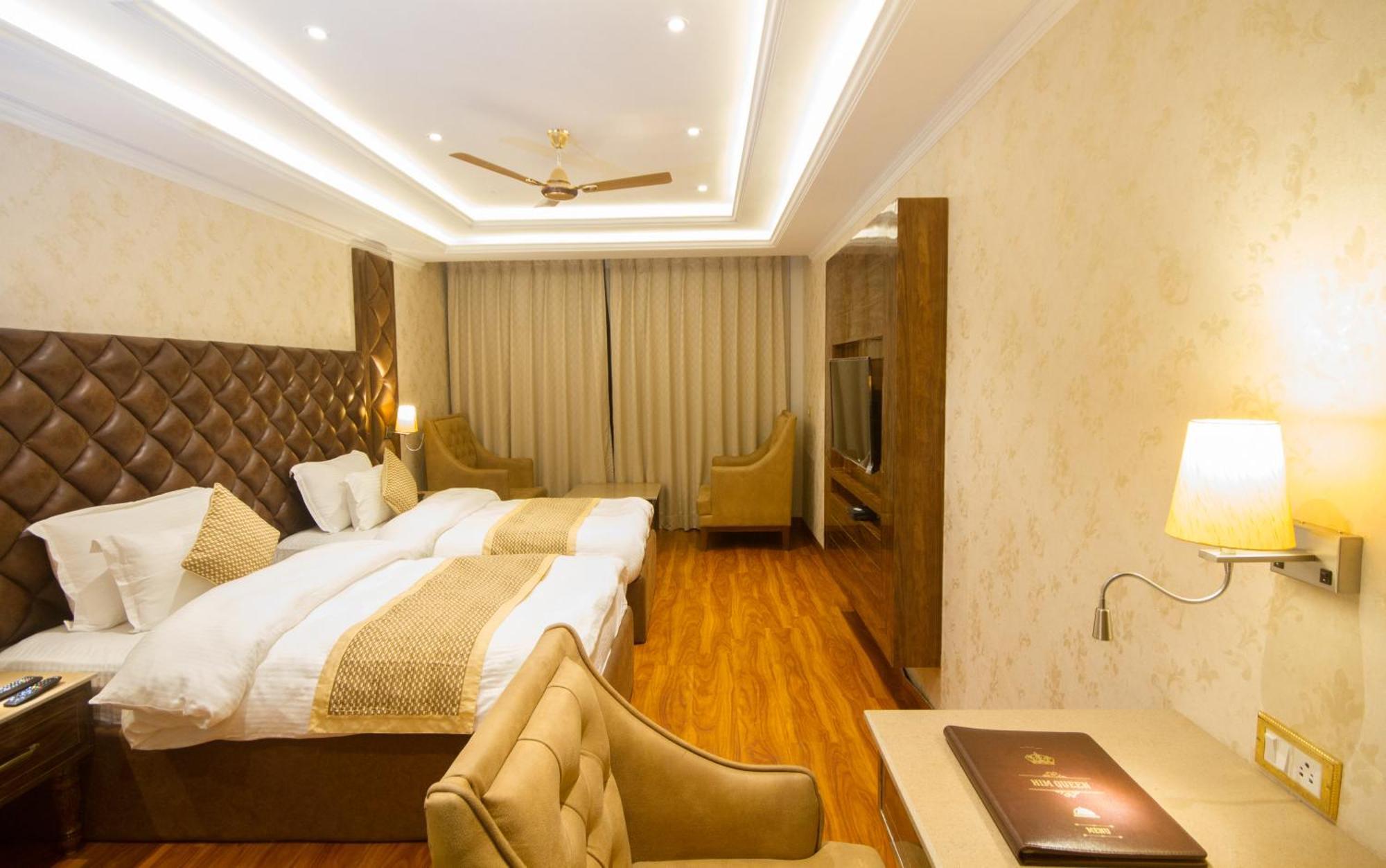 Grand Him Queen Ac Centralized Дхарамсала Екстериор снимка