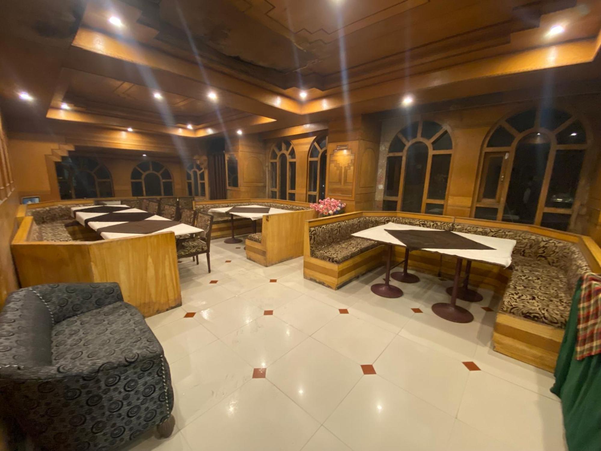 Grand Him Queen Ac Centralized Дхарамсала Екстериор снимка