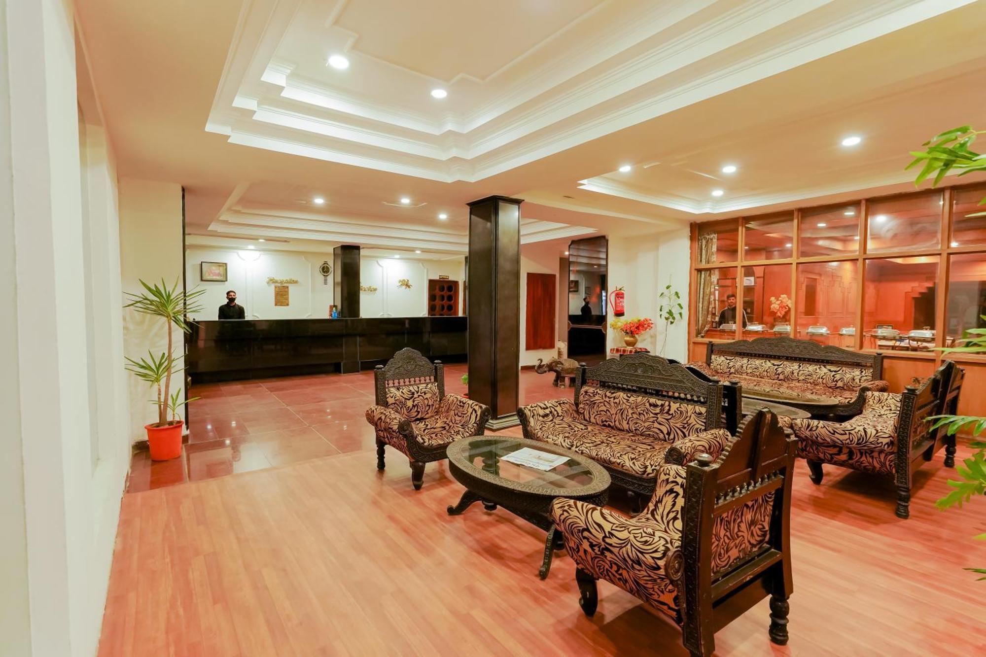 Grand Him Queen Ac Centralized Дхарамсала Екстериор снимка
