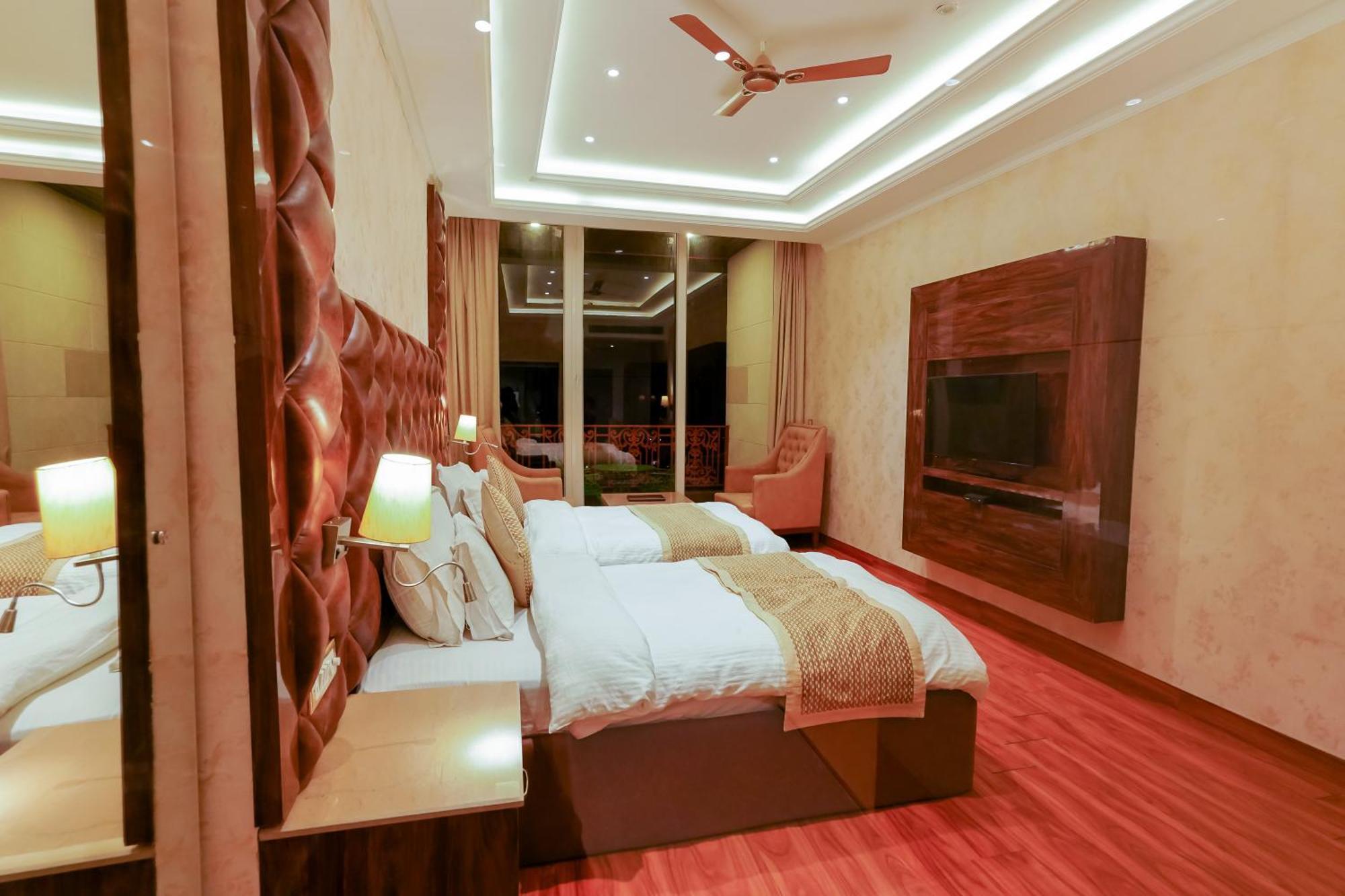 Grand Him Queen Ac Centralized Дхарамсала Екстериор снимка