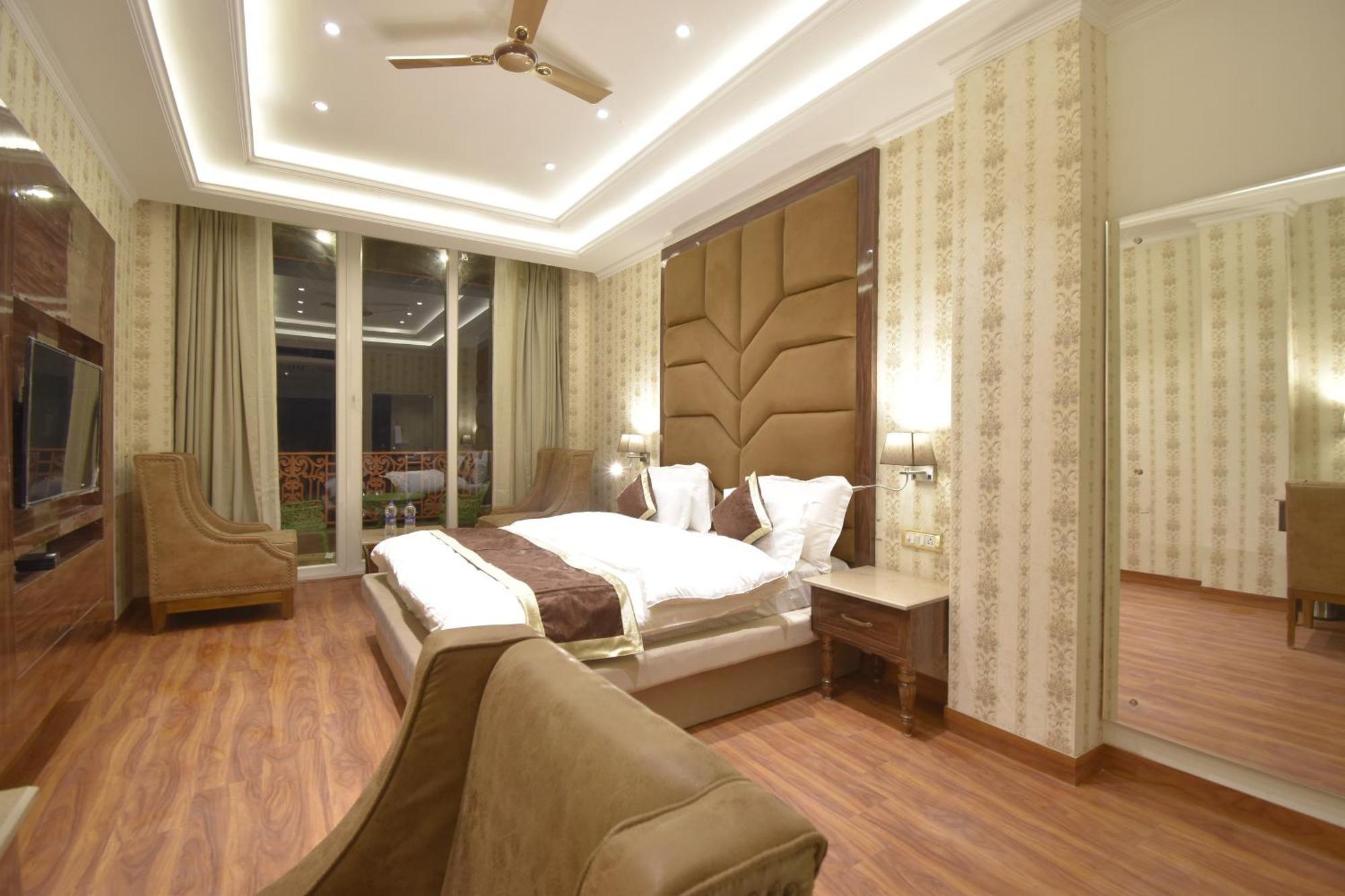 Grand Him Queen Ac Centralized Дхарамсала Екстериор снимка
