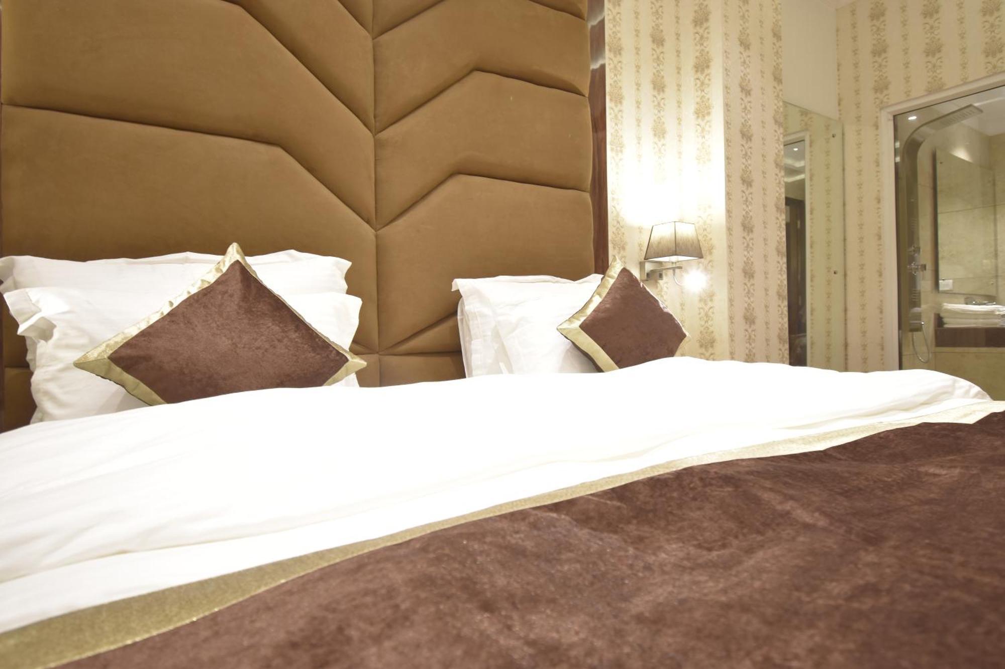 Grand Him Queen Ac Centralized Дхарамсала Екстериор снимка
