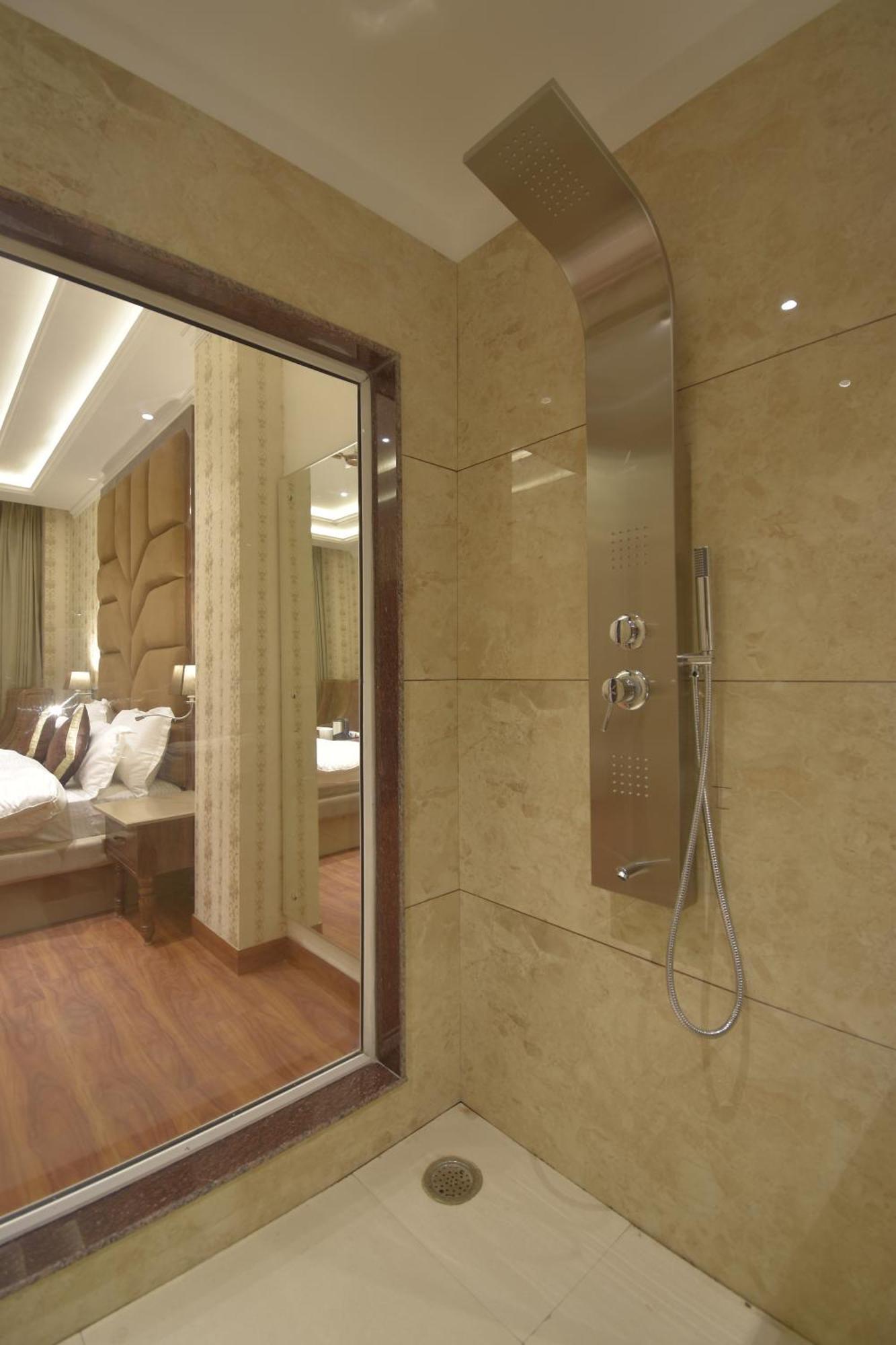 Grand Him Queen Ac Centralized Дхарамсала Екстериор снимка