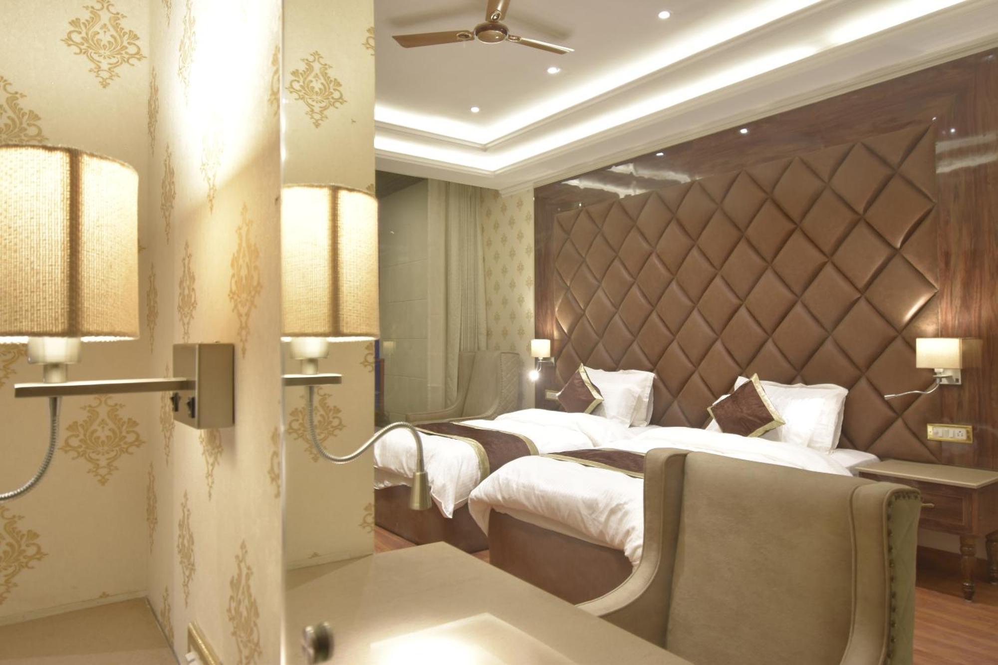 Grand Him Queen Ac Centralized Дхарамсала Екстериор снимка