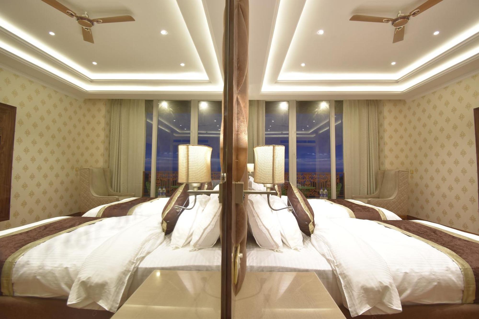 Grand Him Queen Ac Centralized Дхарамсала Екстериор снимка